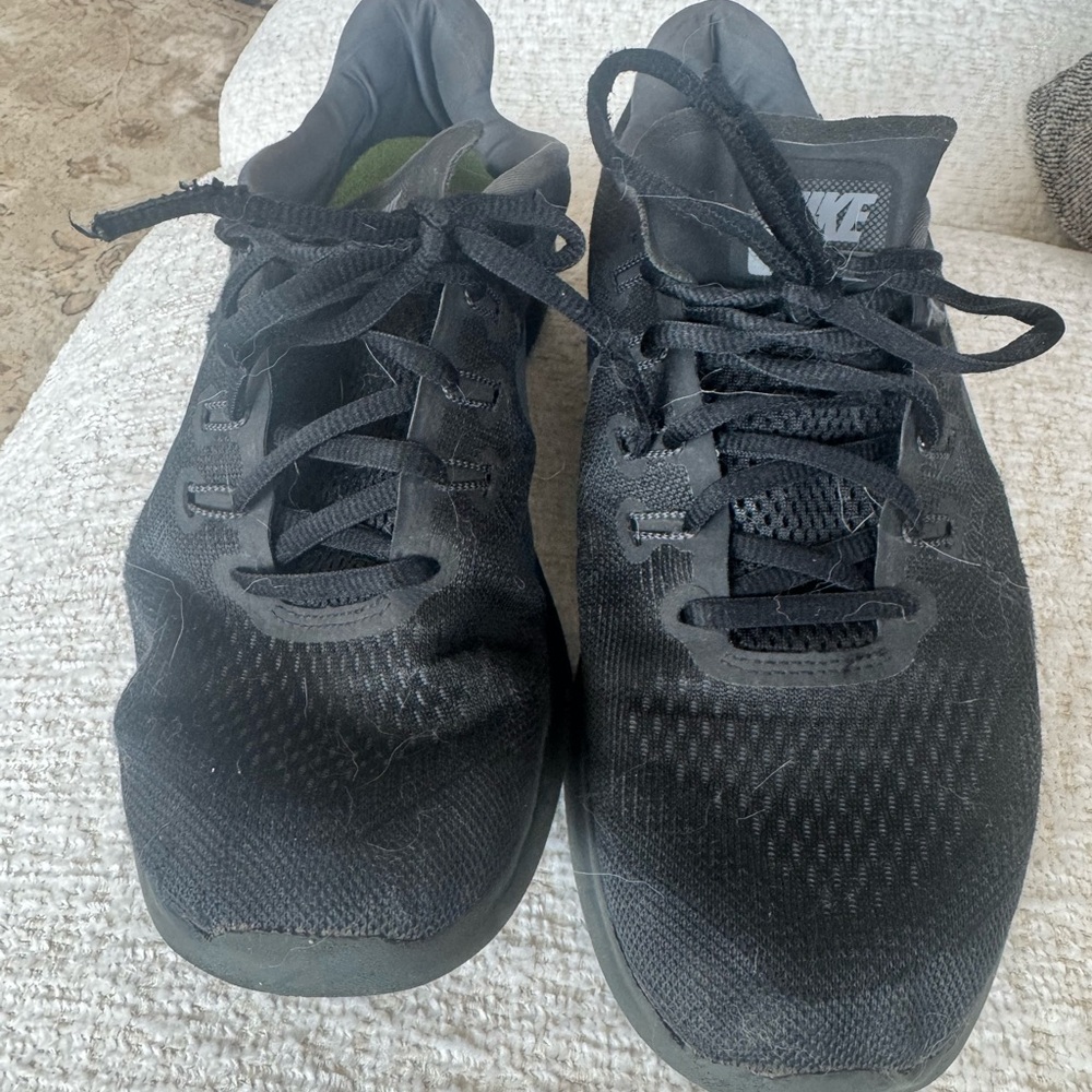 Nike gym shoes